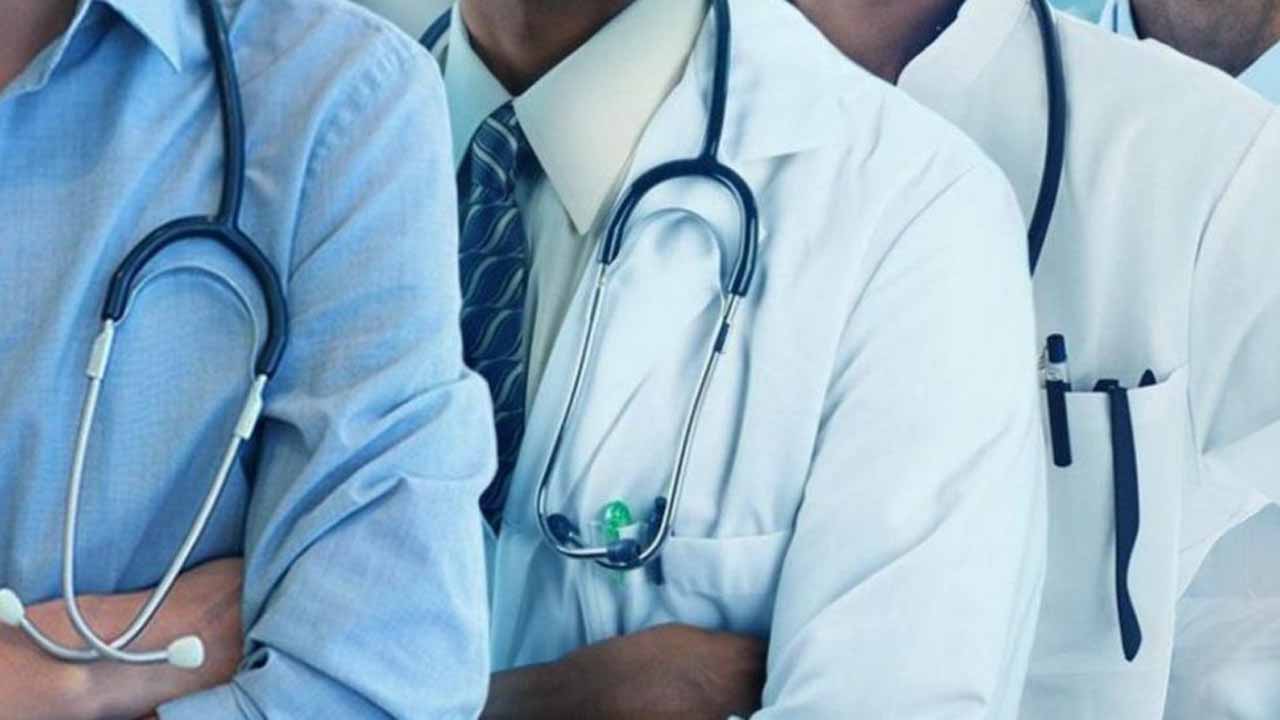 Picture to depict health workers 