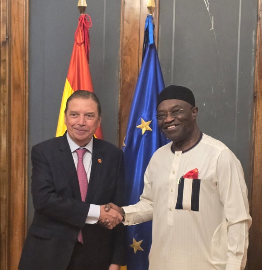 (R-L) Nigeria’s Ambassador to Spain, Okezie Victor Ikpeazu, and Spain’s Minister of Agriculture, Fisheries and Food, Luis Planas Puchades, in Madrid on Thursday.