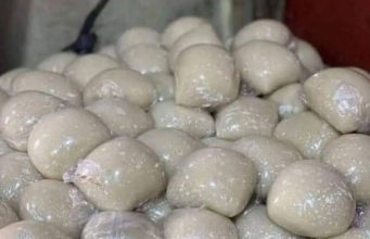 Lagos Residents Raise Alarm Over Unsafe Fufu Processing Wraps of fufu