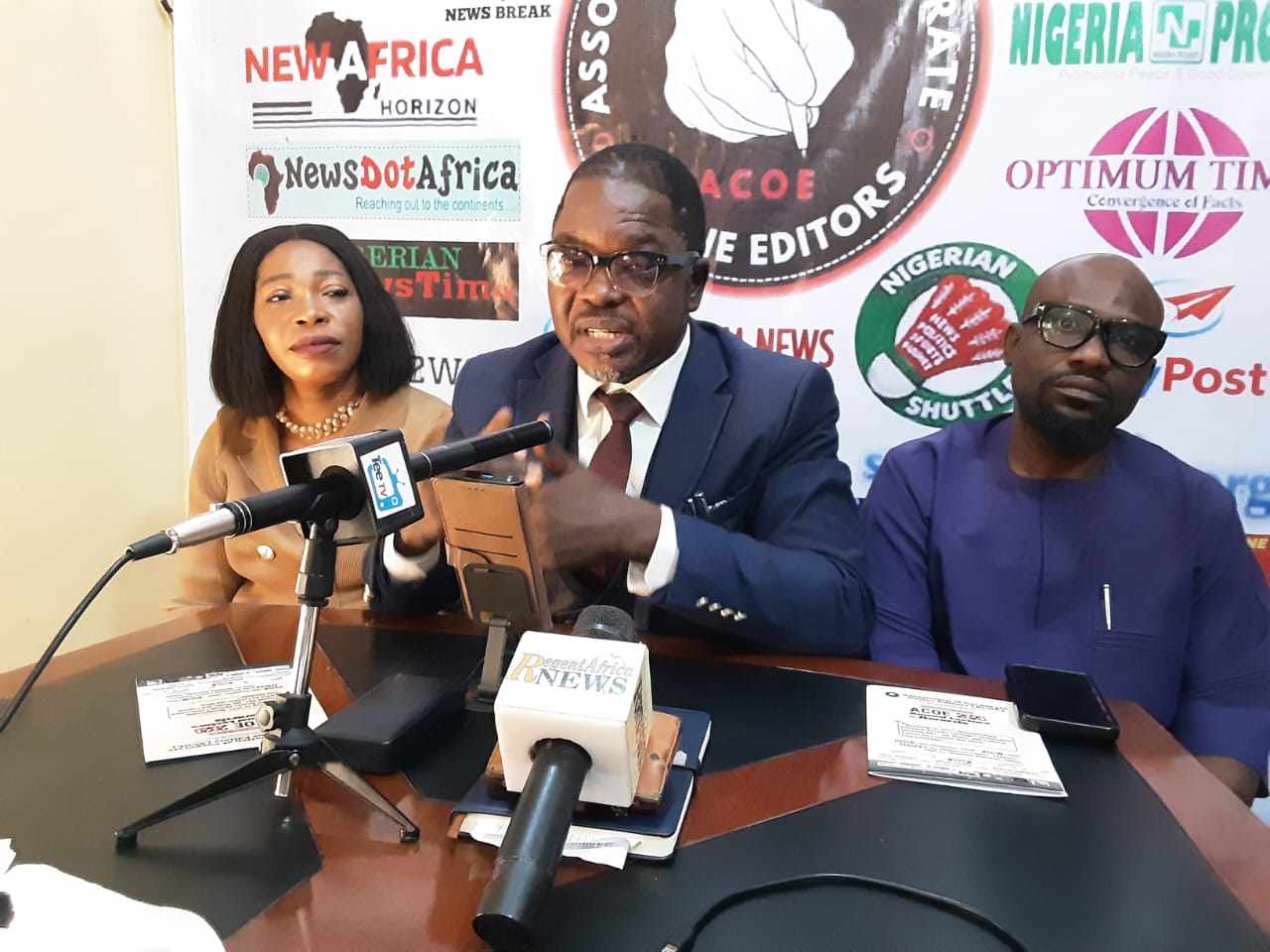 ACOE Chairman, Comrade Shola Akingboye(2nd from left); Chairman of the Planning Committee, Chux Ukwuatu(3rd from left), at the World Press Conference in Abuja on Thursday
