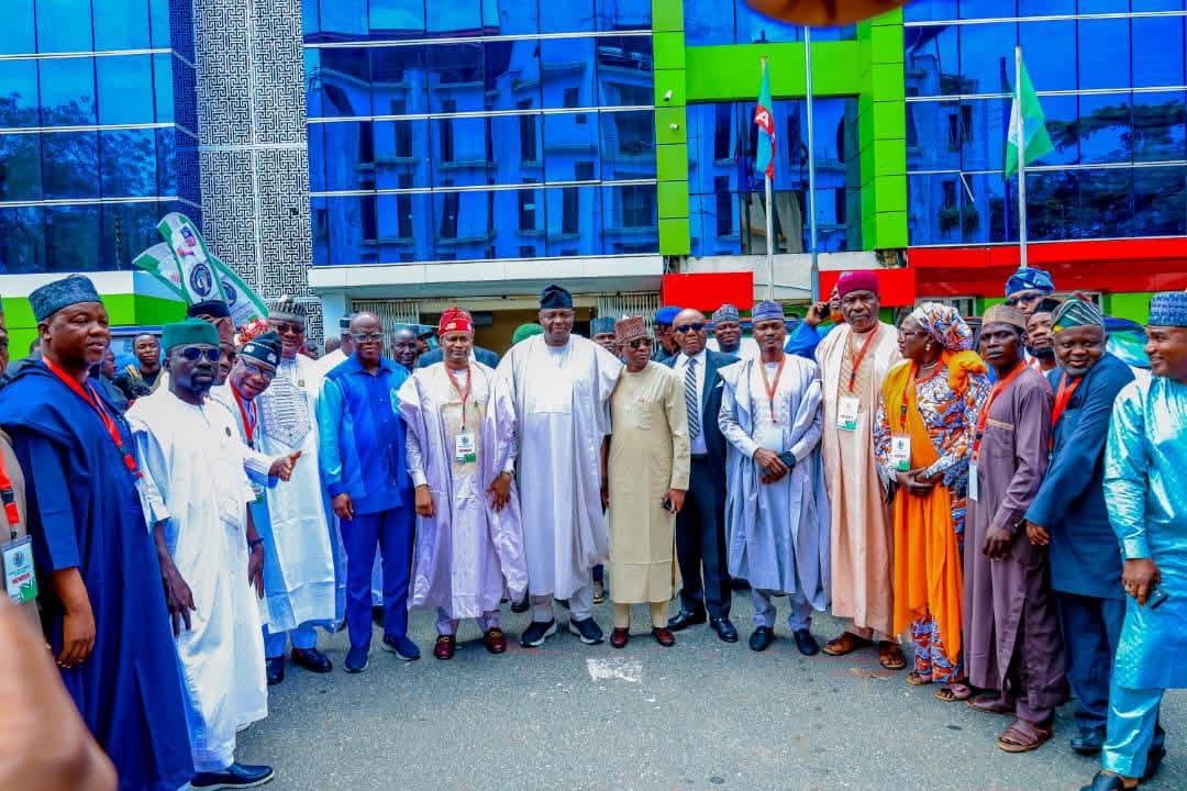 APC National Chairman, Prof. Nentawe Yilwatda, in a group photograph with the leadership of the Forum of House of Representatives Aspirants, in Abuja on Thursday